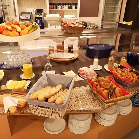 Cit'hotel Logis Le Chêne 3*