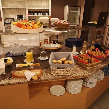 Cit'hotel Logis Le Chêne Hotel 3*