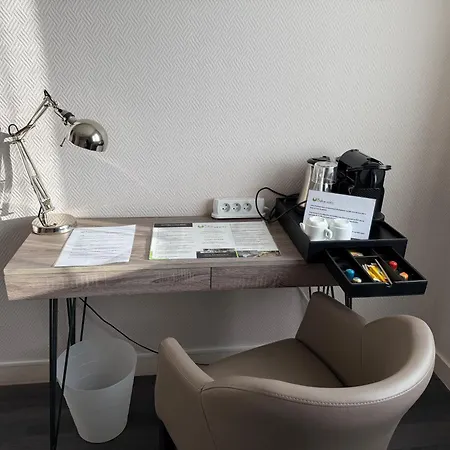 Cit'Hotel Logis Le Chene Vert 3*