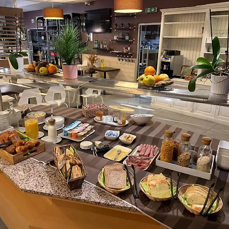 Cit'Hotel Logis Le Chene Vert 3*