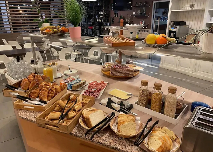 Cit'Hotel Logis Le Chene Vert Hotel 3*