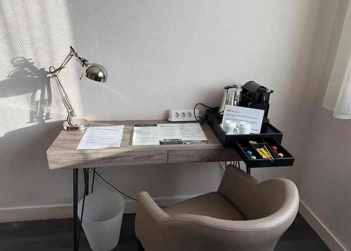 Cit'Hotel Logis Le Chene Vert 3*