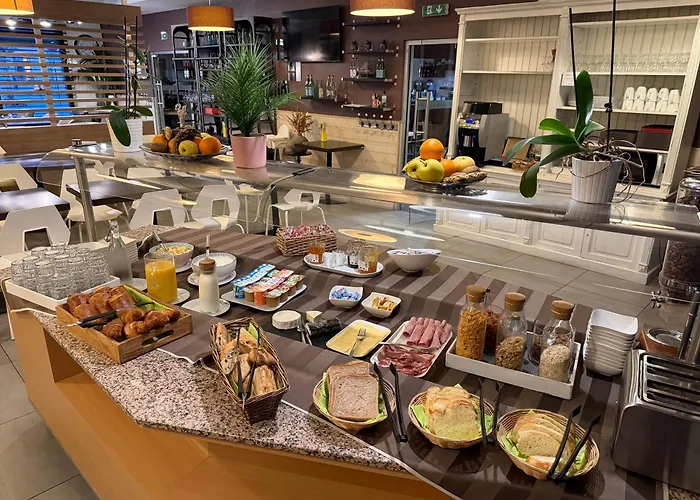 Cit'Hotel Logis Le Chene Vert 3*