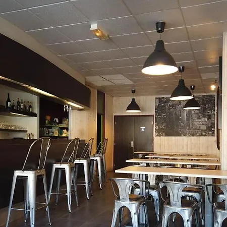 Hotell Cit'hotel Logis Le Chene