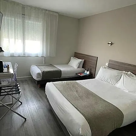 Cit'hotel Logis Le Chene 호텔 3*