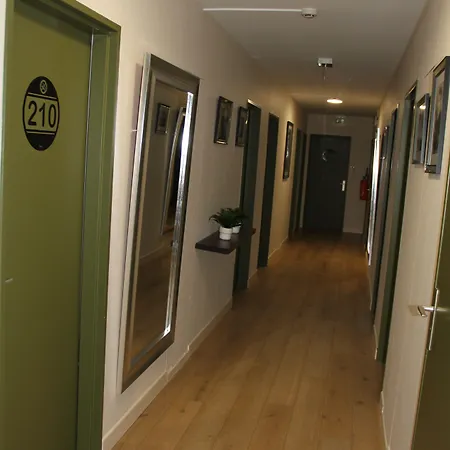 Cit'hotel Logis Le Chene Hotel 3*