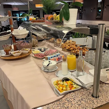 Hotel Cit'hotel Logis Le Chene 3*
