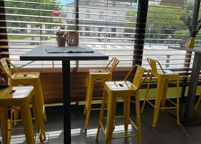 Cit'Hotel Logis Le Chene Vert Hotel