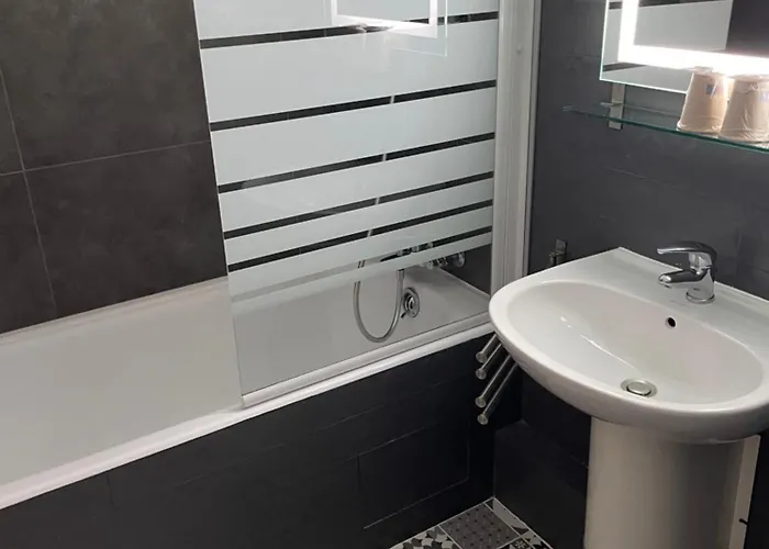 Cit'hotel Le Chene Отель