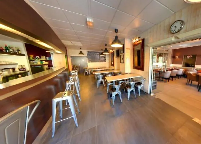 Cit'Hotel Logis Le Chene Vert Hotel 3*