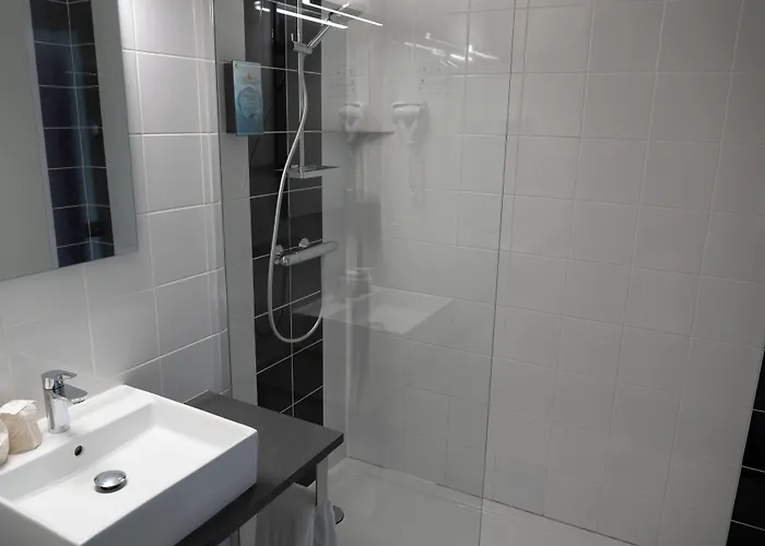 Cit'hotel Le Chene Отель Ле-Сабль-д’Олон